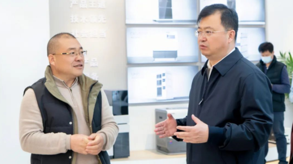 青島市嶗山區(qū)區(qū)長楊克敏帶隊工信局、統(tǒng)計局領導到訪盛瀚調(diào)研指導