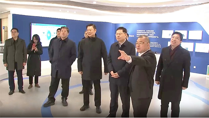 青島市委副書記、市長趙豪志調(diào)研青源峰達(dá)太赫茲關(guān)鍵技術(shù)研發(fā)和科技成果轉(zhuǎn)化工作