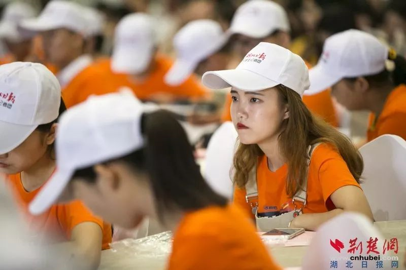 1528353464725817.png blob.png