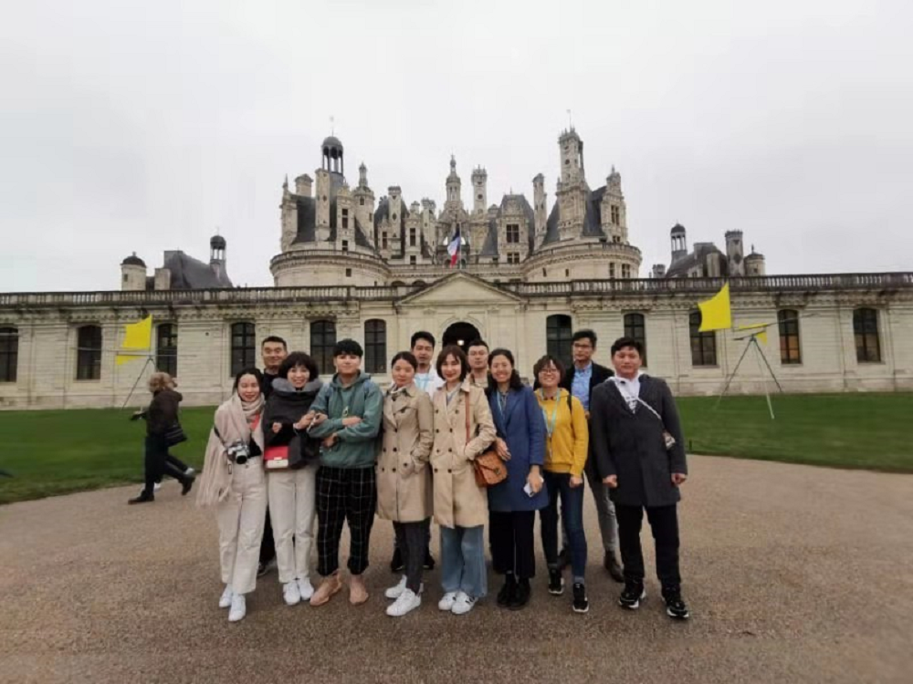 1572920895230454.png 9香波城堡合影.png